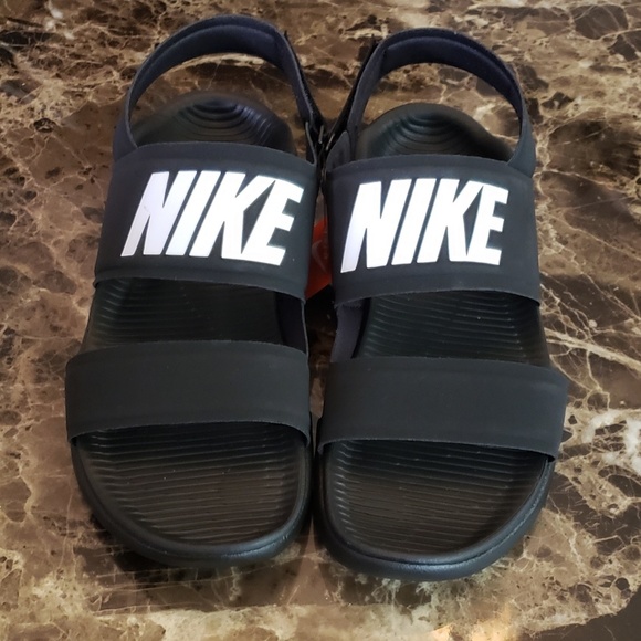nike tanjun sandals size 8